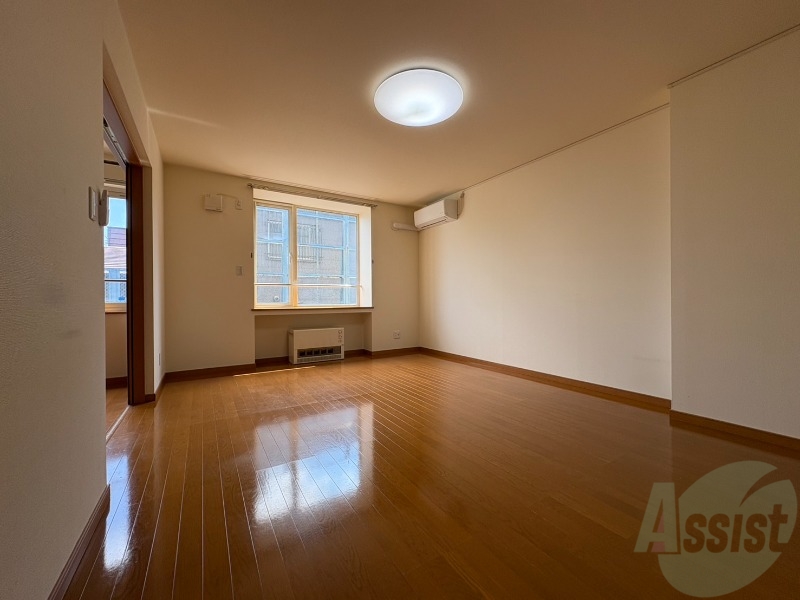 居室・リビング　広くてきれいなリビングです！快適に過ごせそうですね。