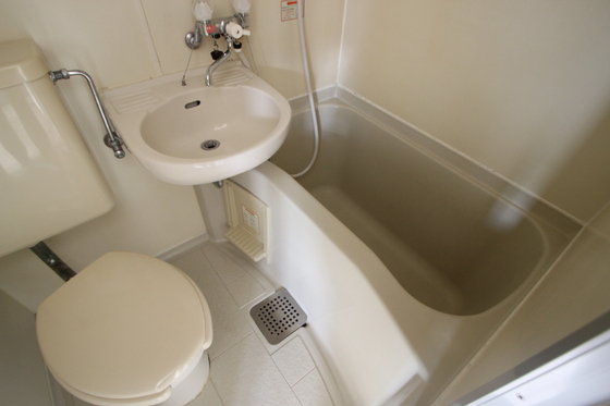 バス・シャワールーム　※別部屋の写真です