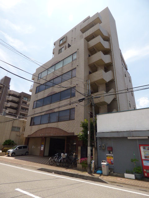 建物外観　オートロック・エレベーター付きのマンションです♪
