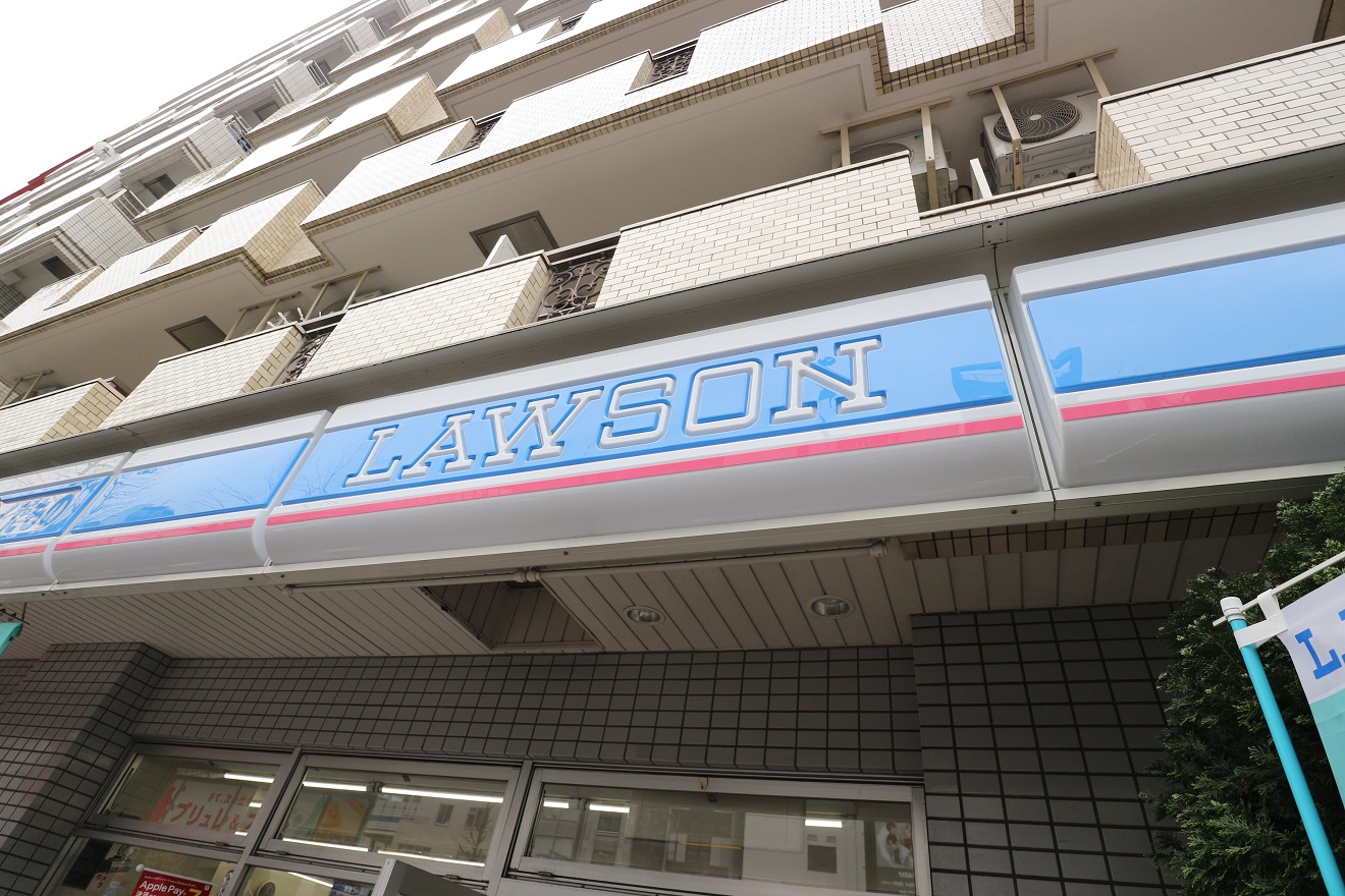 コンビニ　ローソン港赤坂九丁目店（コンビニ）まで112m