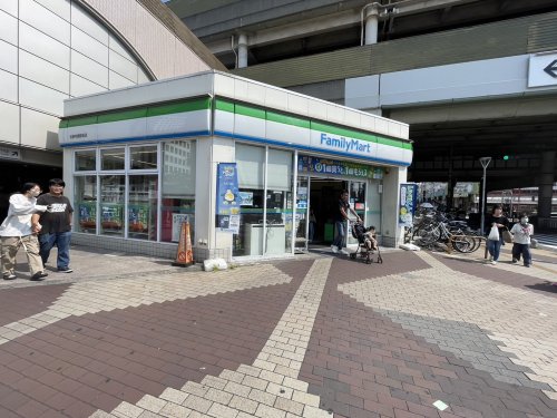 コンビニ　ファミリーマート 近鉄布施駅前店（コンビニ）まで405m