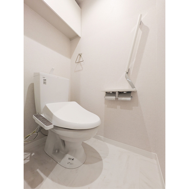 トイレ　トイレには快適な温水清浄便座付