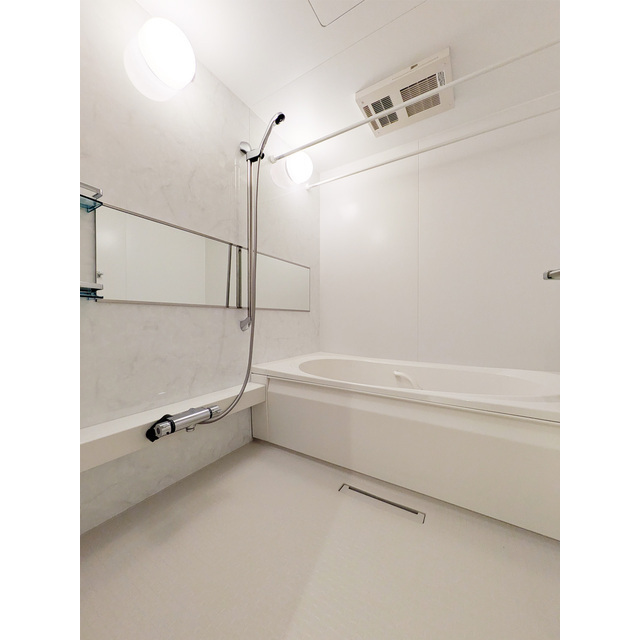 バス・シャワールーム　浴室乾燥機付なので雨でも安心お洗濯