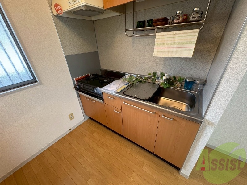 キッチン　こちらはキッチンになります。ガスコンロ２口付です。