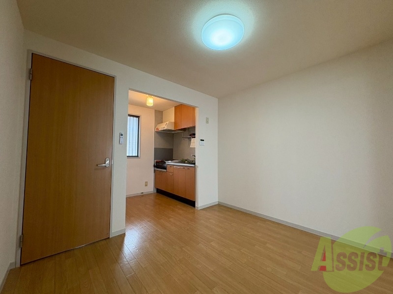 居室・リビング　こちらは７．２帖のダイニングキッチンになります。