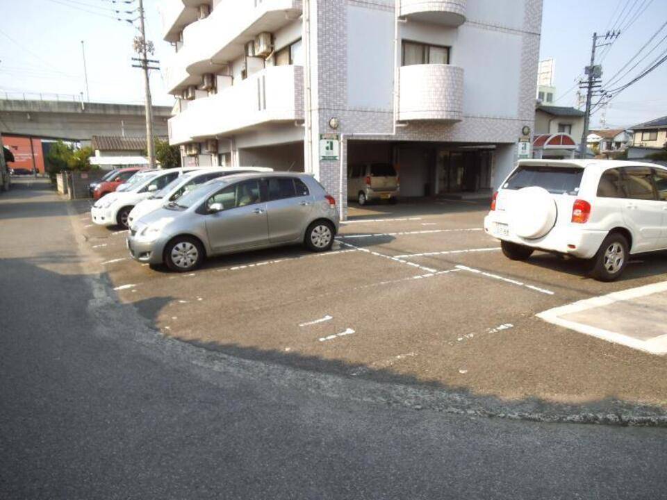 駐車場　駐車場