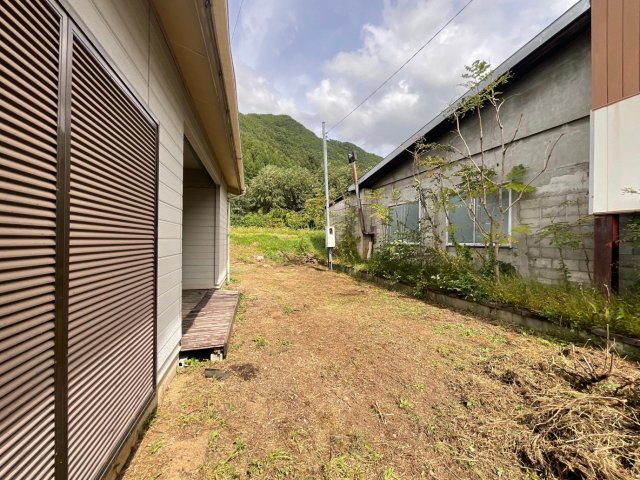 庭　普通車３台可