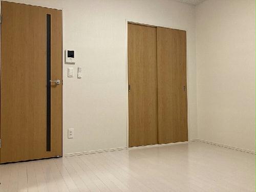 居室・リビング　居室収納側