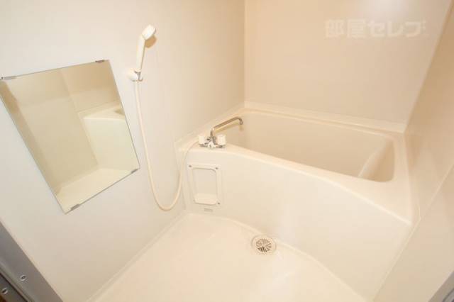 バス・シャワールーム　＊３０３号室参照