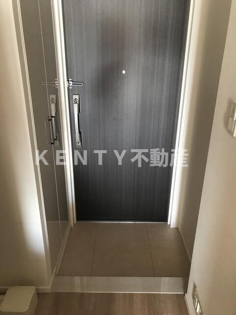 玄関　収納もある玄関です