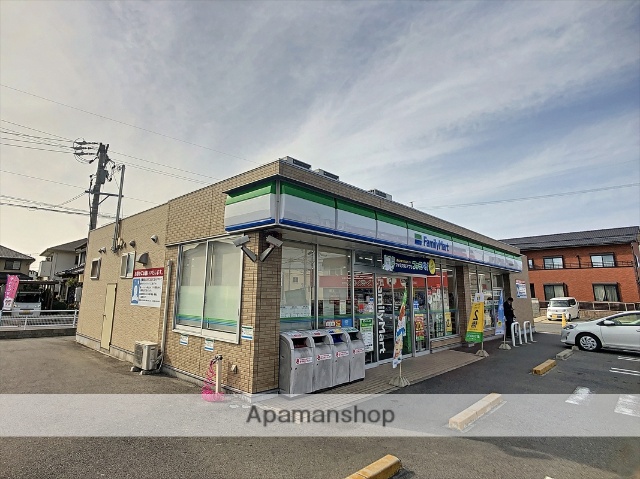 コンビニ　ファミリーマート（コンビニ）まで783m