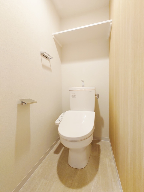 トイレ　暖房便座付きシャワートイレ