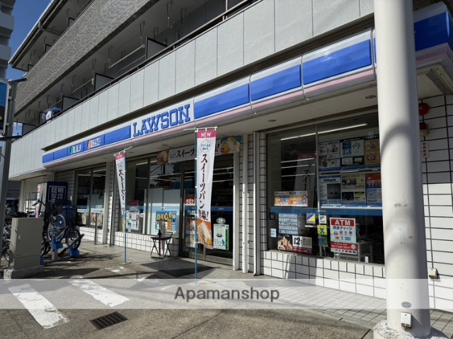 コンビニ　ローソンＪＲ八田駅前店（コンビニ）まで120m