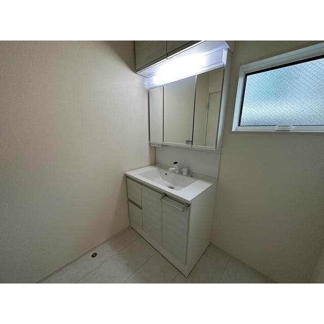 洗面設備　コンパクトで使いやすい洗面所