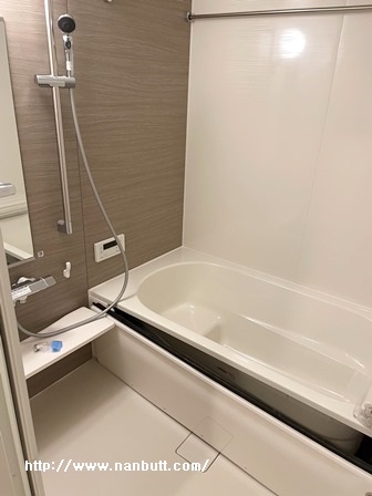 バス・シャワールーム　浴室乾燥機・追い焚き機能付き一坪バス