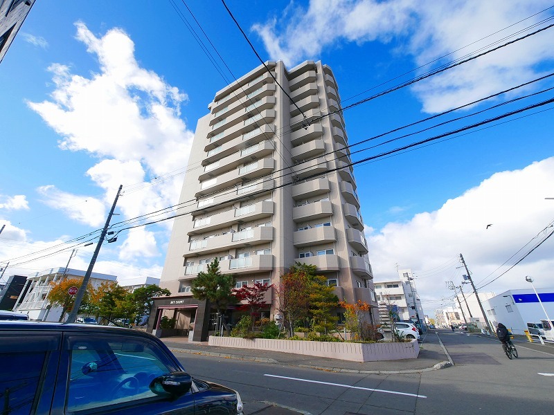 建物外観　ドラッグストアー目の前♪地下鉄徒歩圏、国道12号線近く♪