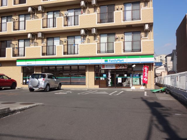 コンビニ　ファミリーマート（コンビニ）まで100m