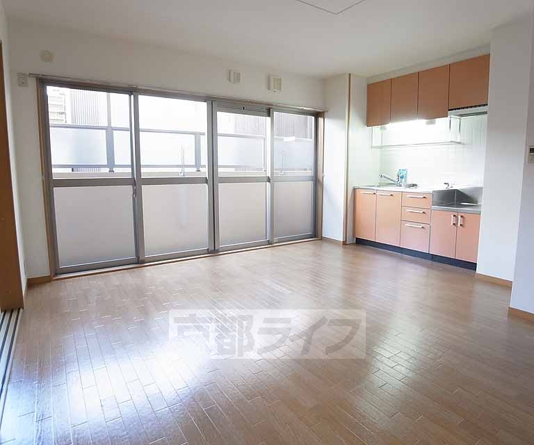 居室・リビング　広く明るいリビング