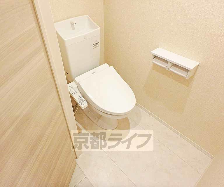 トイレ　ウォシュレット付きのお手洗いです。