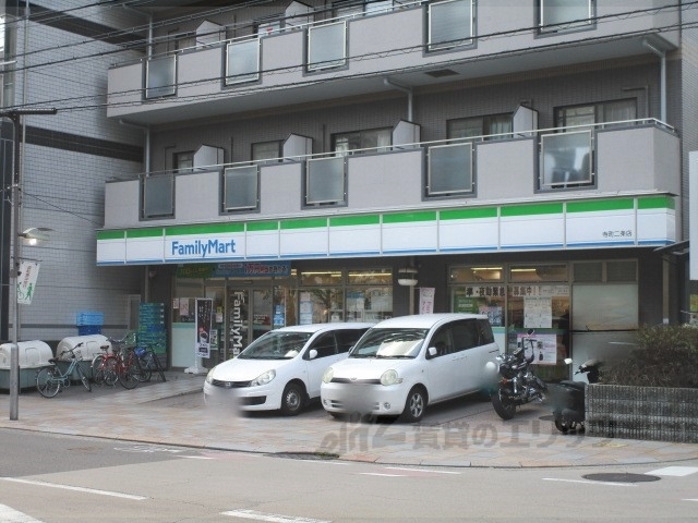 コンビニ　ファミリーマート寺町二条店（コンビニ）まで30m