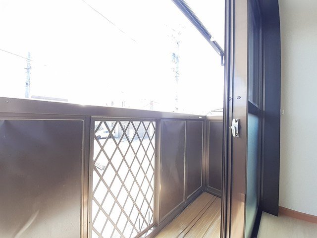 バルコニー　暖かな日差しのふりそそぐバルコニー