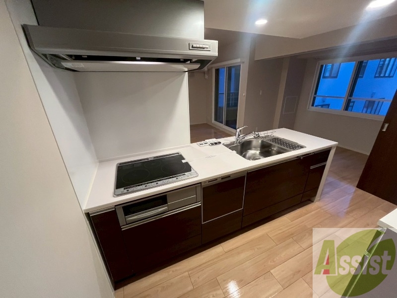 キッチン　３口システムキッチンですのですぐにお料理に使えます！