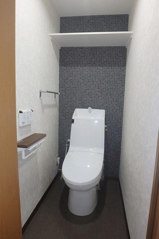 トイレ　温水洗浄便座付♪