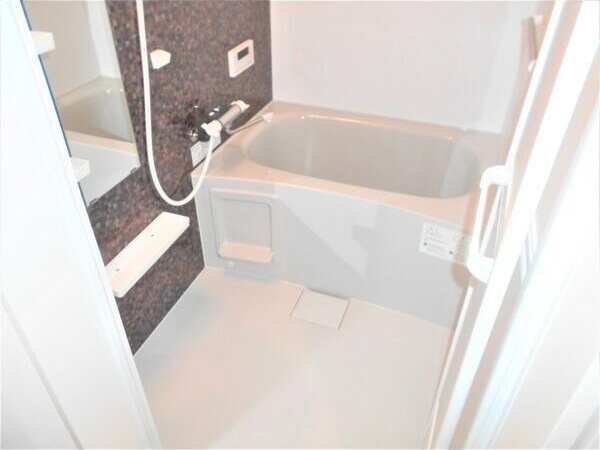 バス・シャワールーム　浴室乾燥機・追い焚き機能付き