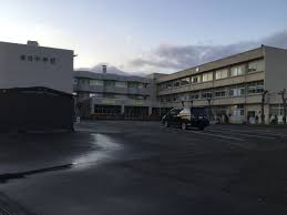 中学校　上越市立春日中学校（中学校）まで364m