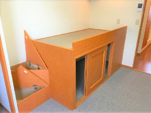 その他　ベット下も収納できます