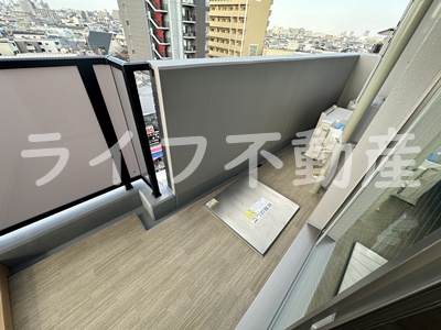 バルコニー　暖かな日差しのふりそそぐバルコニー