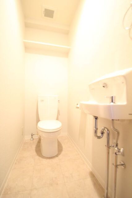 トイレ　※別室の参考写真の為、現況優先です。