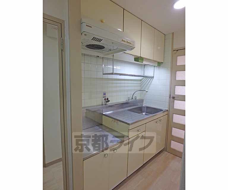 キッチン　ワイドな収納たっぷりのキッチンです。