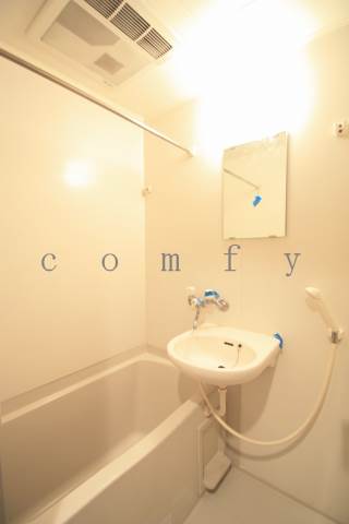 バス・シャワールーム　浴室乾燥機付きバスルーム