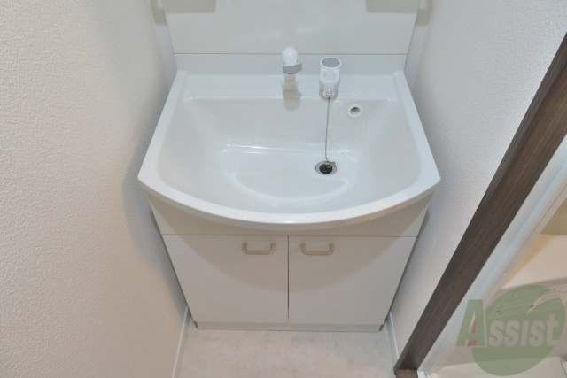洗面設備　独立洗面台です。朝の身支度が楽しくなりそうですね。