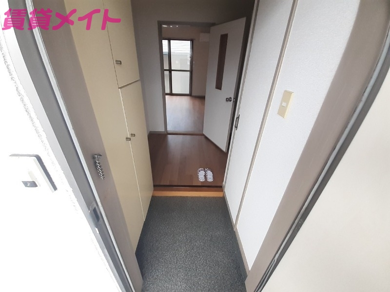 玄関　別部屋写真参照。