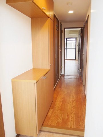 玄関　収納もある玄関です