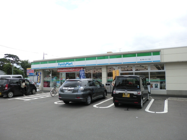 コンビニ　ファミリーマート（コンビニ）まで200m