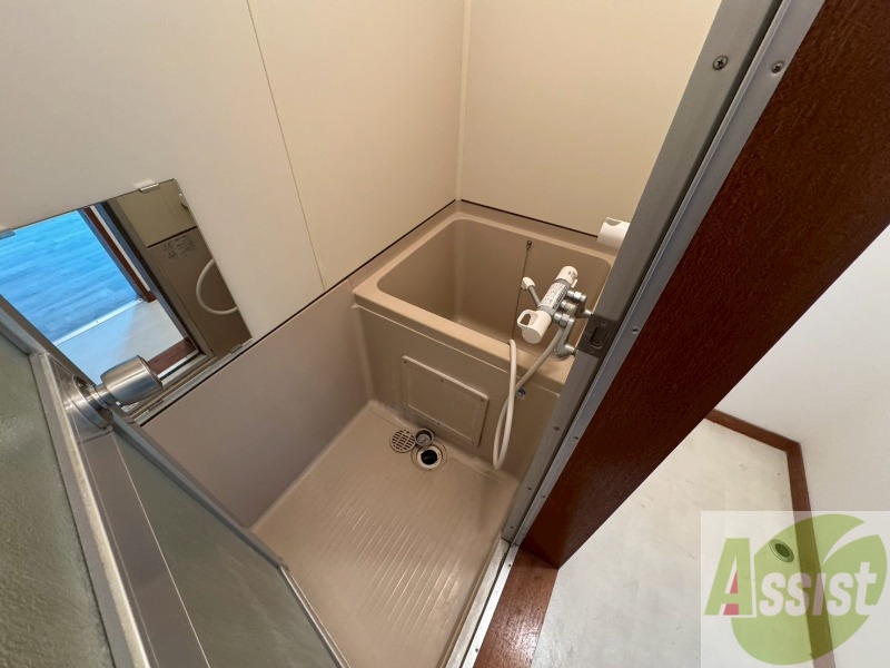 バス・シャワールーム　ユニットバスです。疲れを癒すのに欠かせませんね！