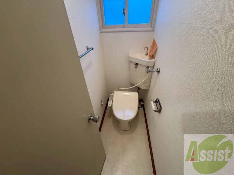 トイレ　こちらはトイレです。清潔感があり、安心して使用できます。