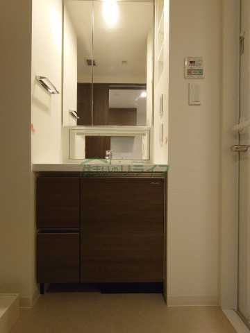 洗面設備　※参考写真です。似た間取りの別部屋になります。