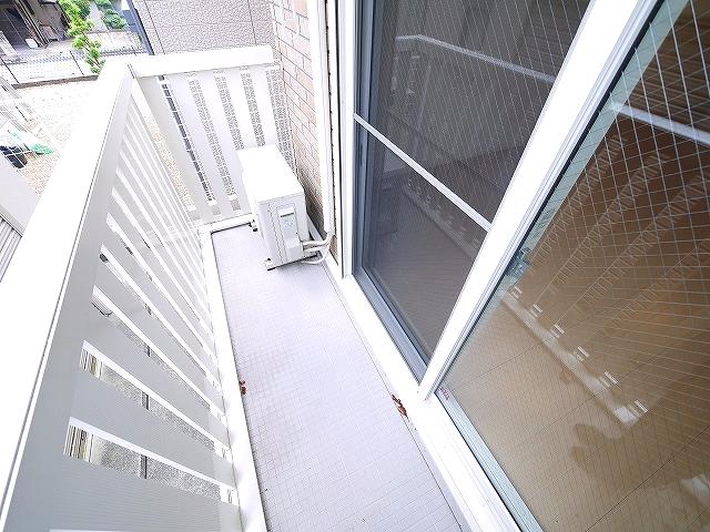 バルコニー　バルコニーからの眺めを楽しみながら食事をしませんか