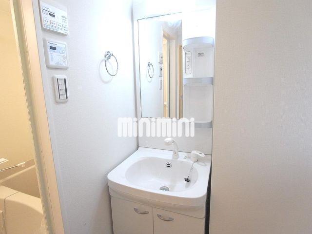 洗面設備　独立した洗面台です。