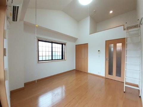 居室・リビング　室内