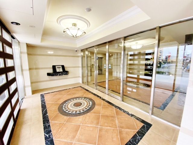 エントランス　オートロック採用・宅配ＢＯＸ付エントランス