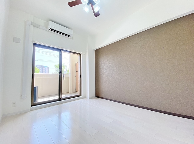 居室・リビング　白基調のお部屋