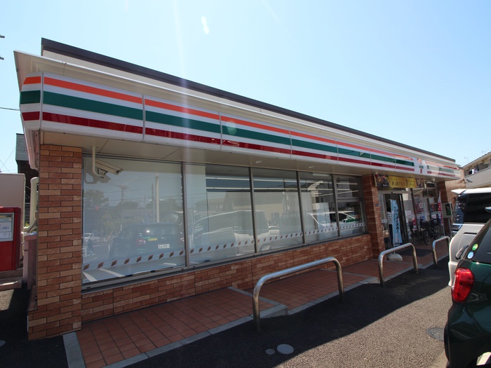コンビニ　セブンイレブン横浜高田小学校入口店（コンビニ）まで176m