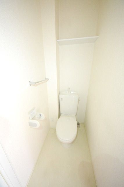トイレ　★トイレに棚あります★