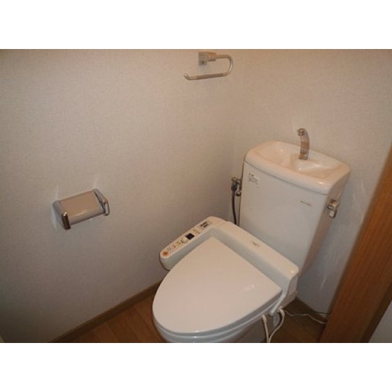 トイレ　シャワートイレです♪