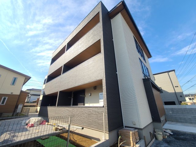 建物外観　★木造３階建てマンション！外観です★